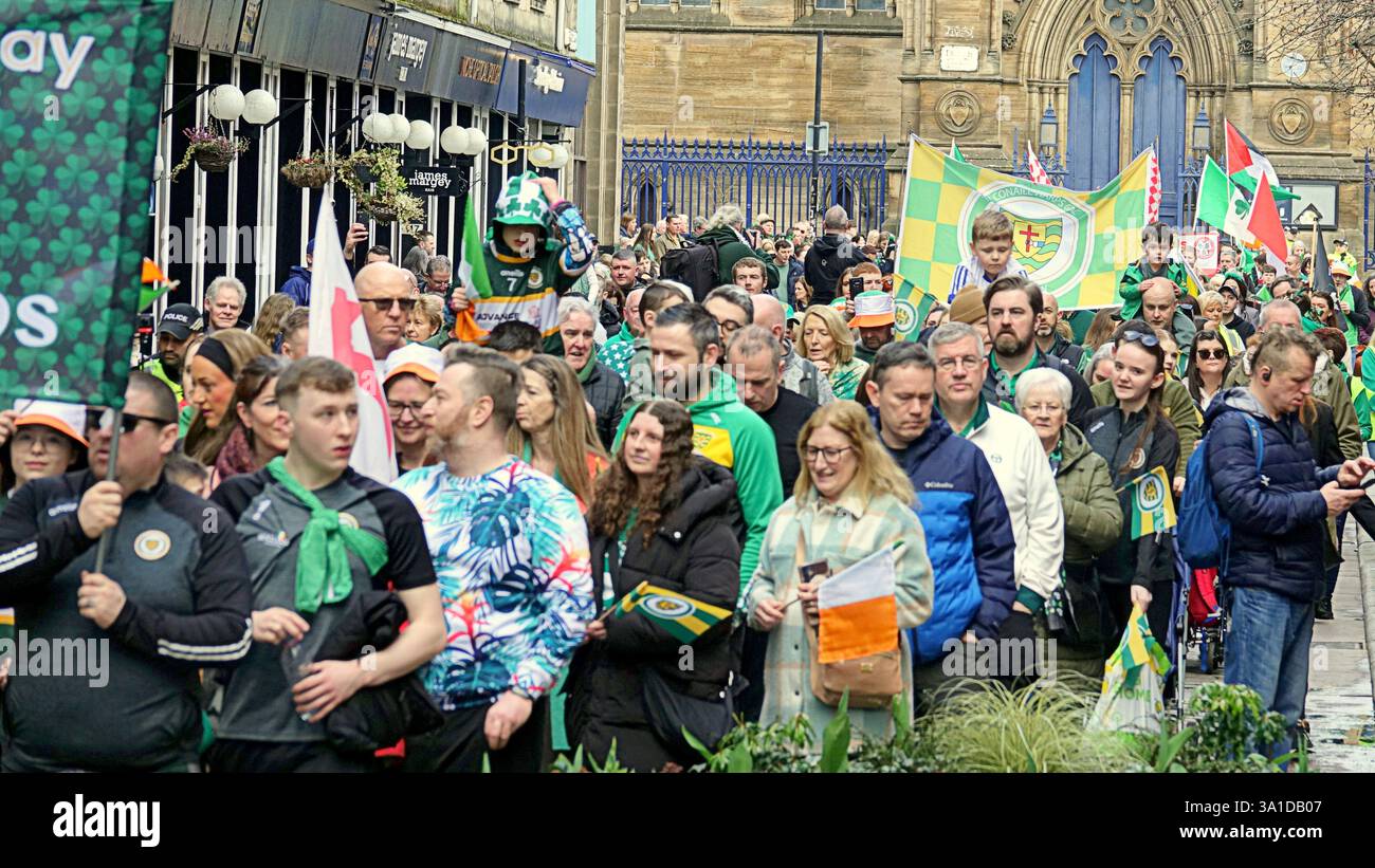 Glasgow, Écosse, Royaume-Uni. 8 mars 2025. La parade inaugurale de la St patrick a vu le seigneur prévôt Jacqueline McLaren accueillir les grandes foules dans le centre-ville marcher vers la ville marchande. Crédit Gerard Ferry /Alamy Live News Banque D'Images