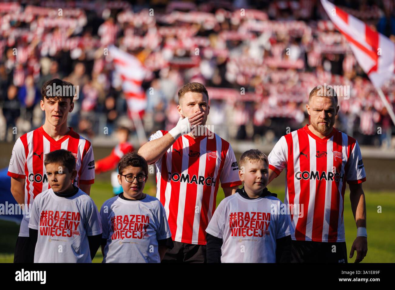 CRACOVIE, POLOGNE, 8 mars 2025, Un match de football dans le PKO BP Ekstraklasa premier rang entre CRACOVIE ET RADOMIAK RADOM, OP : BENJAMIN KALLMAN crédit : Piotr Front/Alamy Live News Banque D'Images