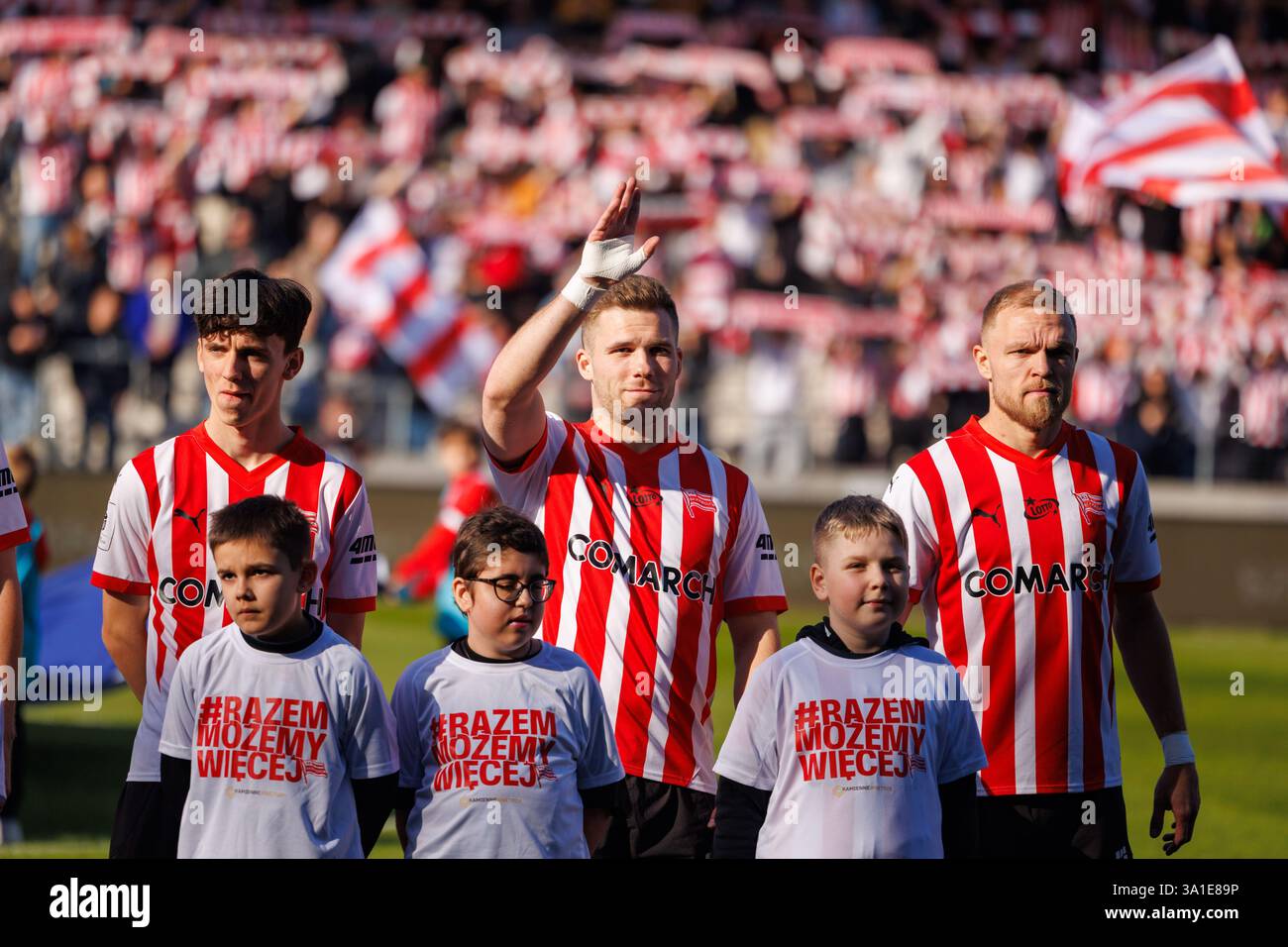 CRACOVIE, POLOGNE, 8 mars 2025, Un match de football dans le PKO BP Ekstraklasa premier rang entre CRACOVIE ET RADOMIAK RADOM, OP : BENJAMIN KALLMAN crédit : Piotr Front/Alamy Live News Banque D'Images