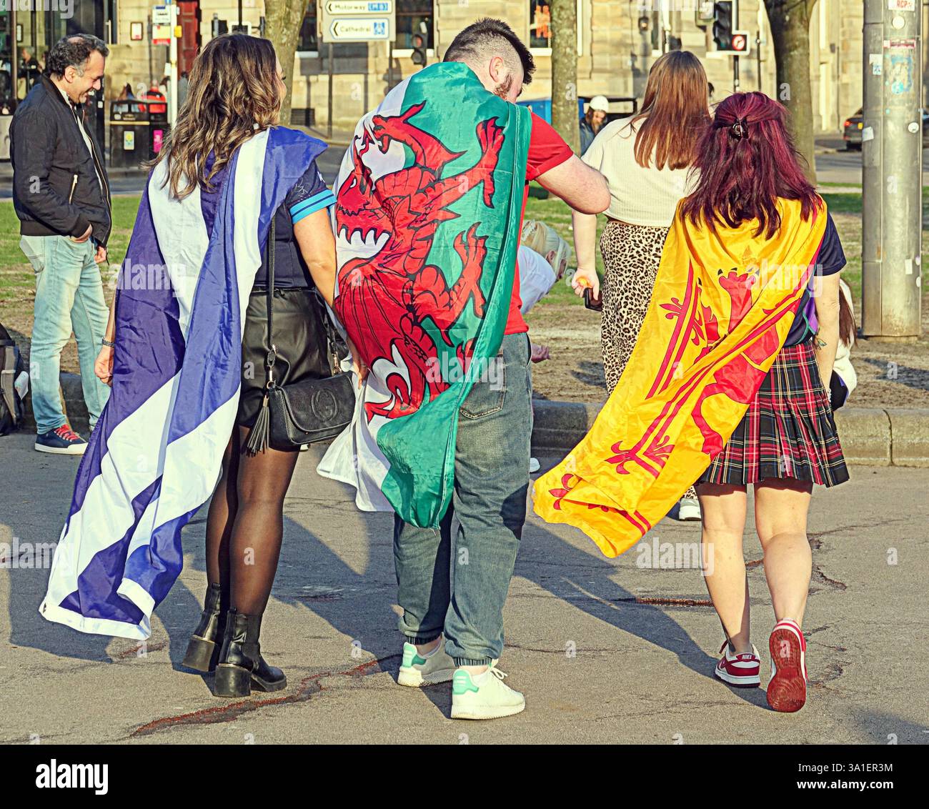 Glasgow, Écosse, Royaume-Uni. 8 mars 2025. Météo britannique : le jour ensoleillé du printemps a vu une douche occasionnelle dans le centre de la ville. Crédit Gerard Ferry/Alamy Live News Banque D'Images