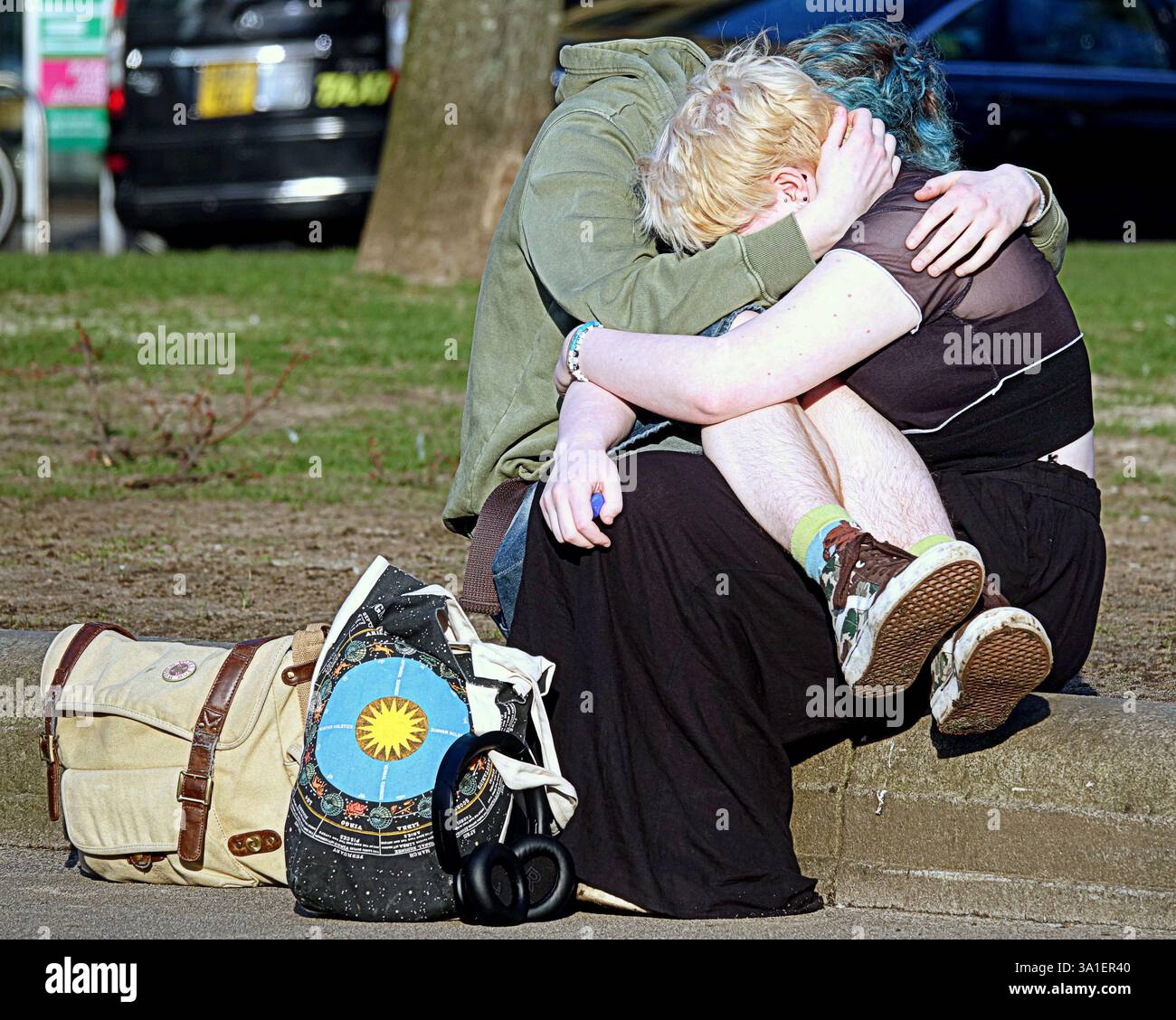 Glasgow, Écosse, Royaume-Uni. 8 mars 2025. Météo britannique : le jour ensoleillé du printemps a vu une douche occasionnelle dans le centre de la ville. Crédit Gerard Ferry/Alamy Live News Banque D'Images