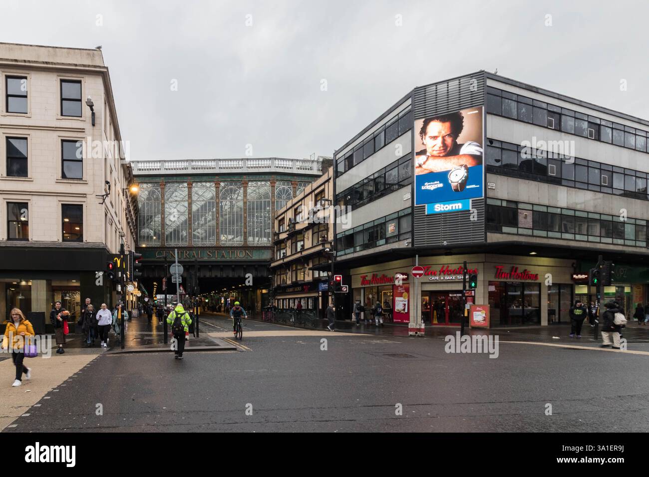 Four Corners à Glasgow, en Écosse, plus précisément à l'intersection d'Argyle Street et Union Street, en regardant la gare centrale de Glasgow. Banque D'Images