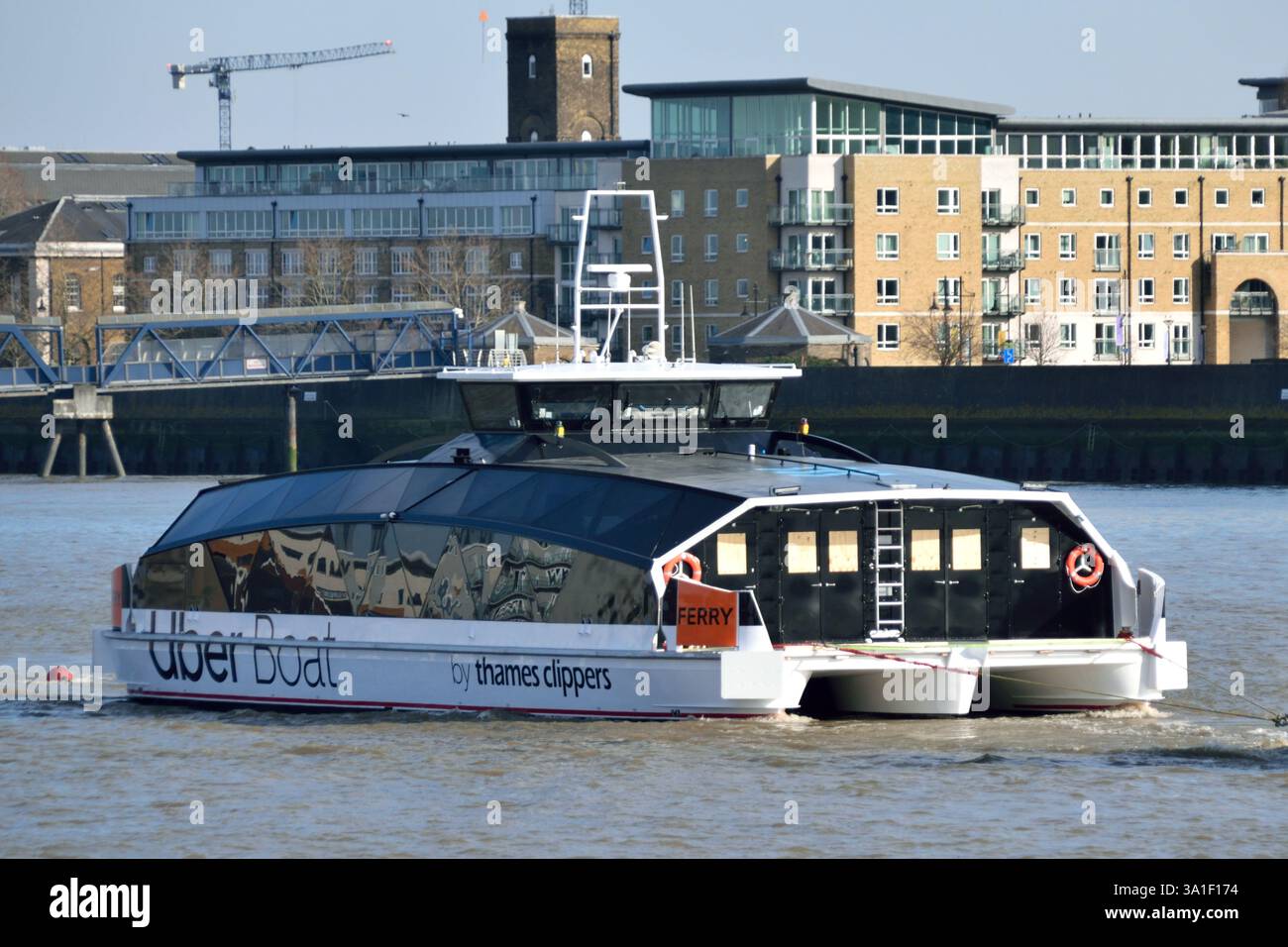ORBIT CLIPPER, un traversier entièrement électrique à émissions nulles, livré à Londres avant la mise en service sur la Tamise. Banque D'Images