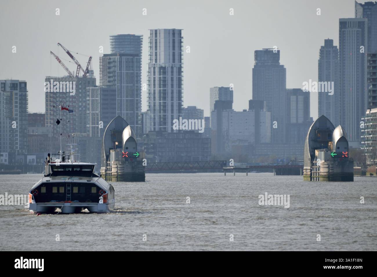 ORBIT CLIPPER, un traversier entièrement électrique à émissions nulles, livré à Londres avant la mise en service sur la Tamise. Banque D'Images
