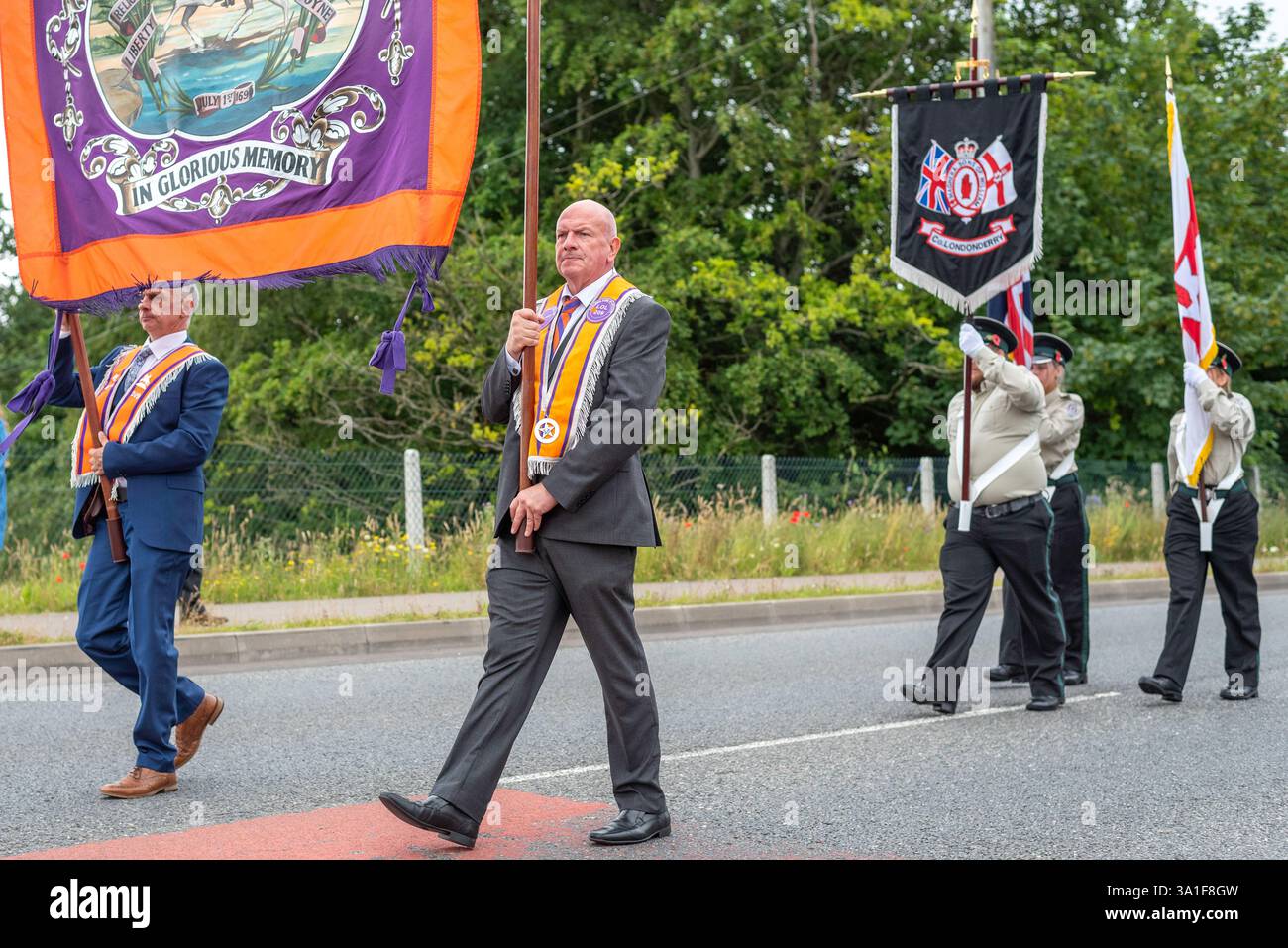 Hamilton’s True Blues, Curran, Ridley et Latimer, on Orange March, Tobermore, 2022. Banque D'Images