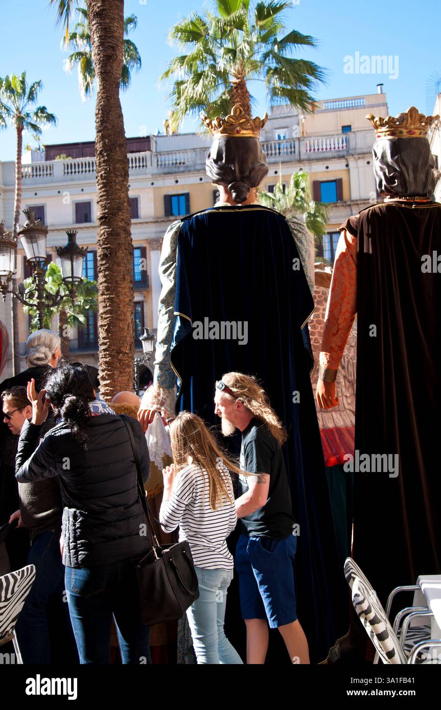 Fiesta de Santa Eulalia, fête typique du 12 février avec des géants et des figures à grosse tête, Barcelone, Ciutat Vella, Espagne Banque D'Images