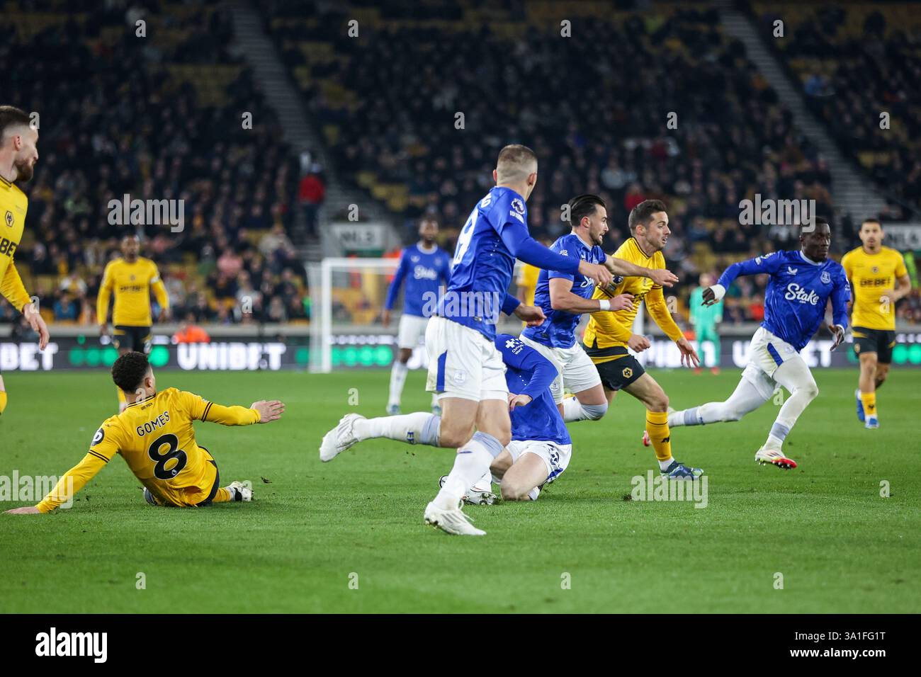 Action générale lors du match de premier League entre Wolverhampton Wanderers et Everton à Molineux, Wolverhampton le samedi 8 mars 2025. (Photo : Stuart Leggett | mi News) crédit : MI News & Sport /Alamy Live News Banque D'Images