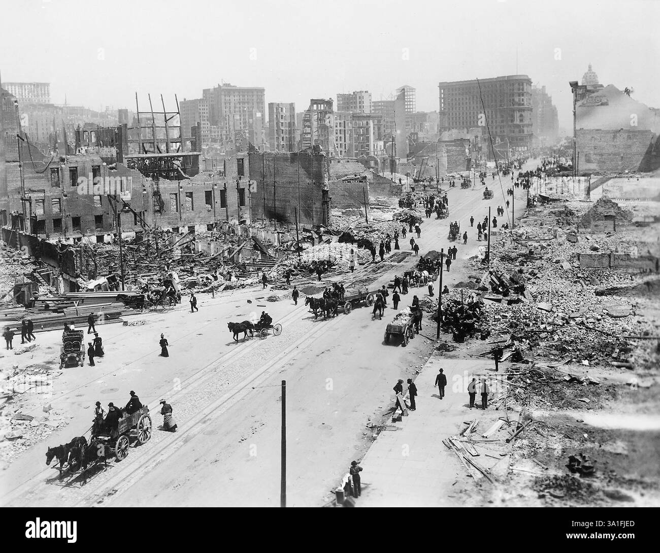 Bâtiments endommagés à Market Street, à l'ouest de Powell et Fifth Streets, montrant la zone à l'est de Taylor et Powell Streets, après le tremblement de terre, San Francisco, Californie, États-Unis, il est affecté au U.S. Army signal corps, avril 1906 Banque D'Images