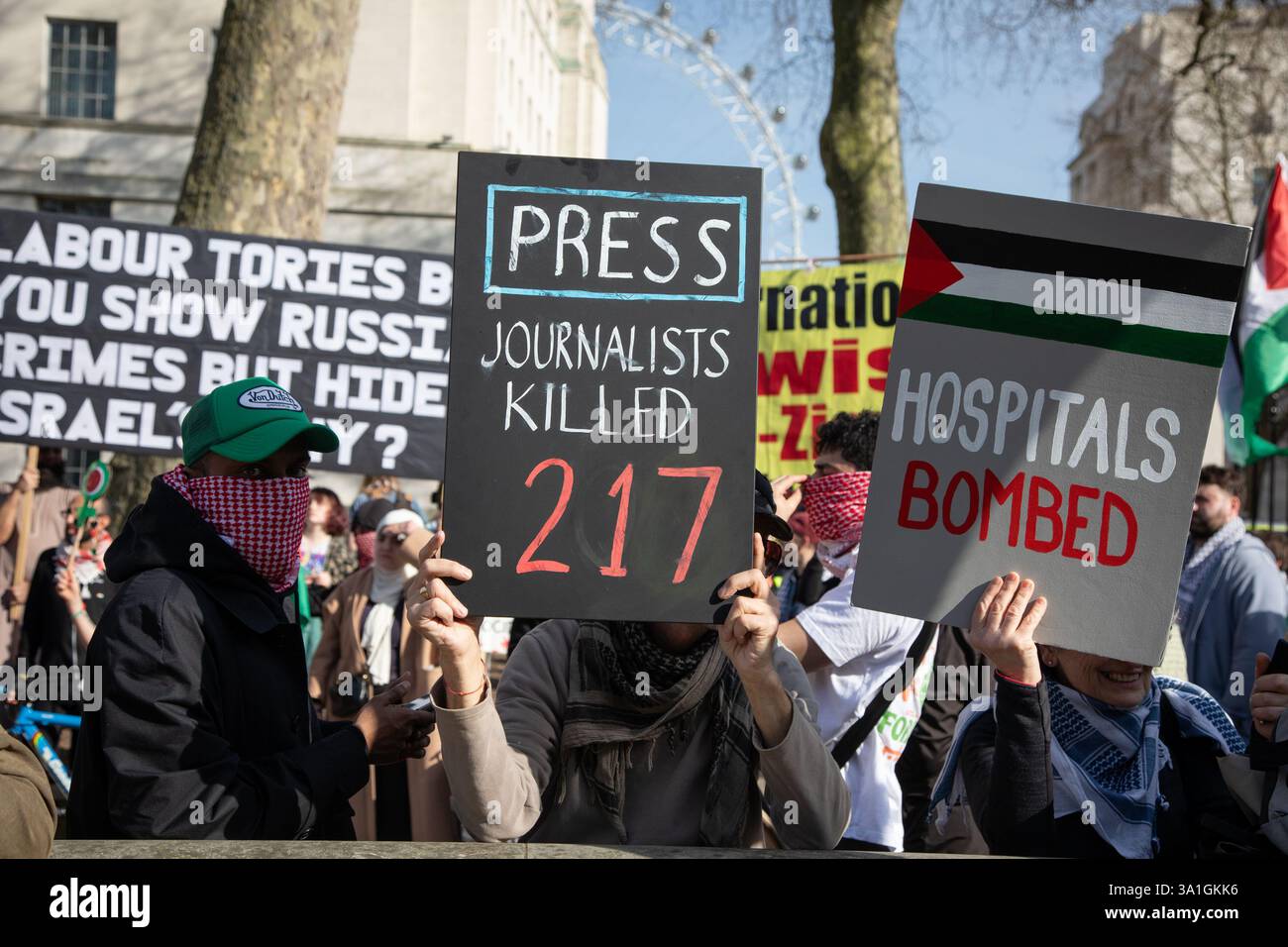 Londres, Angleterre, Royaume-Uni. 8 mars 2025. Manifestation pour la liberté de la Palestine à Whitehall : les activistes réclament les droits de l'homme et l'impartialité de la BBC dans les reportages sur la guerre Israël-Gaza. Crédit:Kiki Streitberger/Alamy Live News Banque D'Images