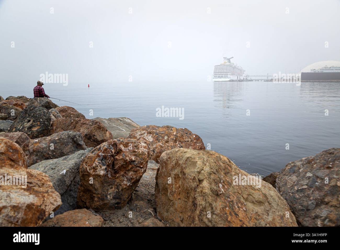 Une journée de Foggy dans le port de long Beach Banque D'Images