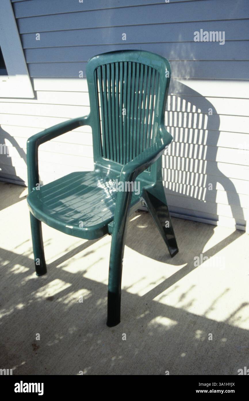 La lumière du soleil tombé sur une chaise et d'ombre Banque D'Images