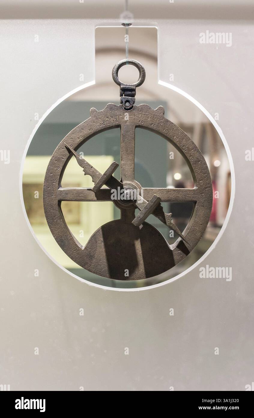 Lisbonne, Portugal - le 1er mars 2020 : astrolabe Atocha 3, instrument astronomique utilisé comme carte str. Musée de la Marine, Lisbonne, Portugal Banque D'Images