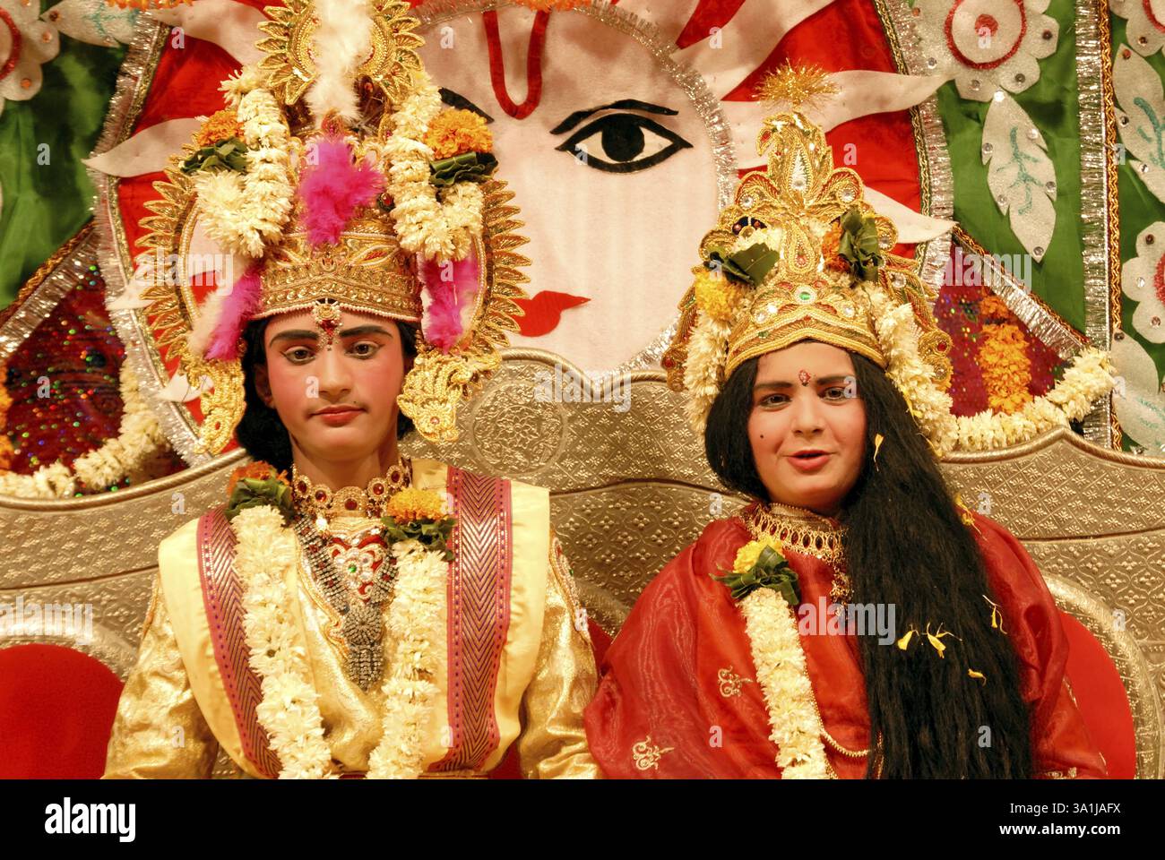 Ramleela, personnage mythologique hindou de Ramayan, jouant le rôle de Ram & Sita lors du festival Dussera dusera, Inde NA MR Banque D'Images