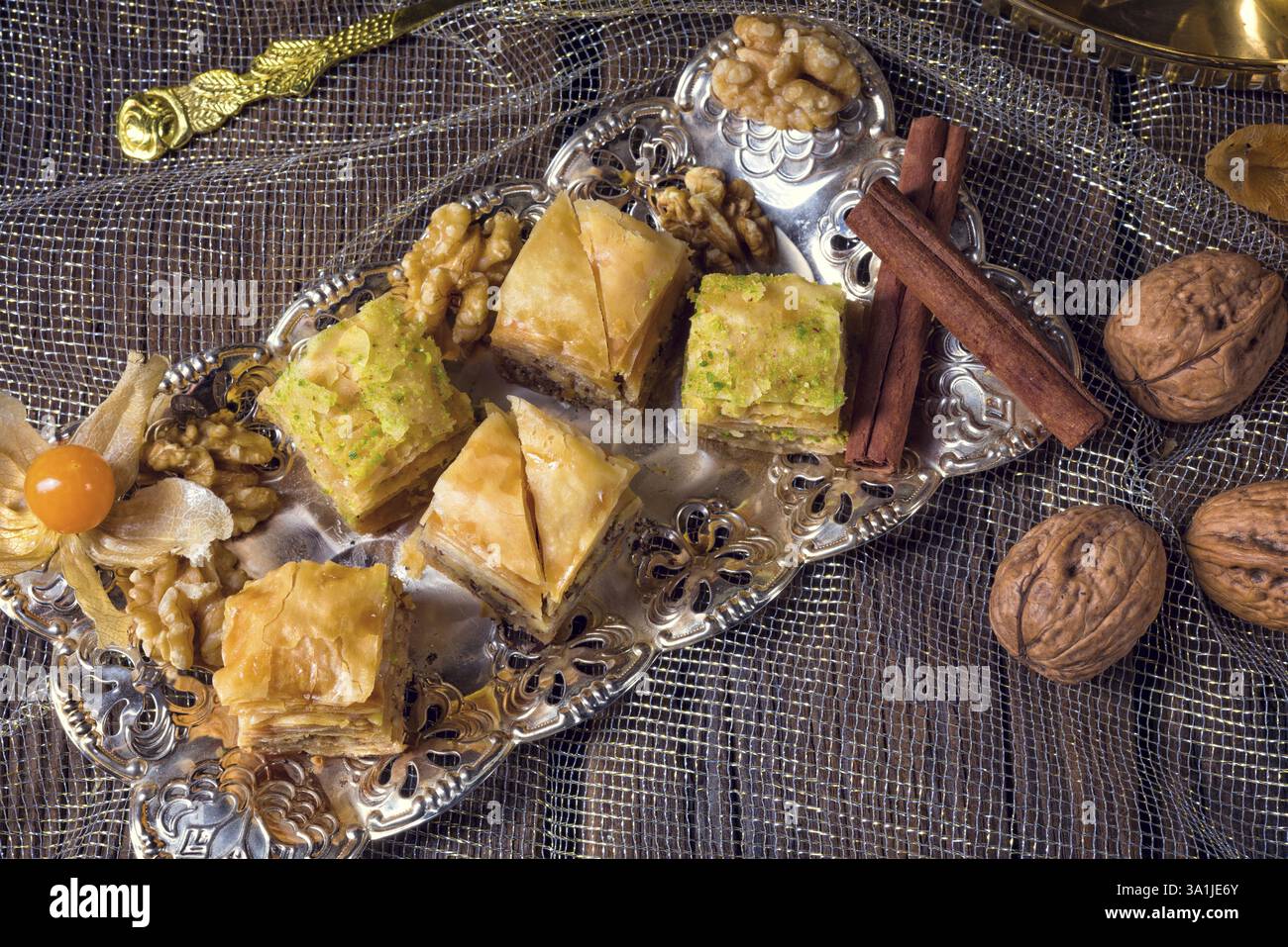 Un vrai baklava turc frais et savoureux Banque D'Images