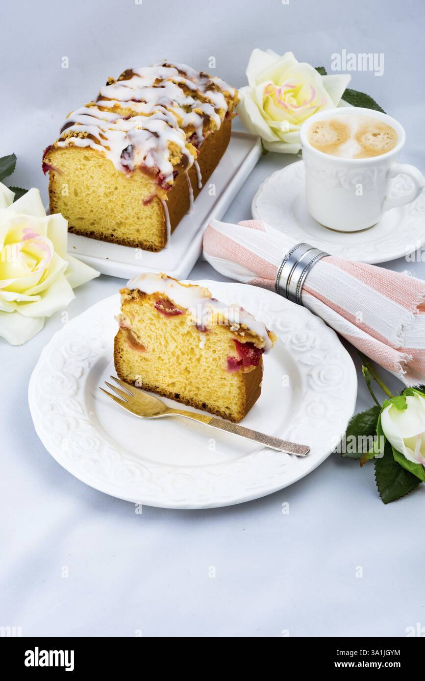 Tarte à la fraise et à la rhubarbe Banque D'Images