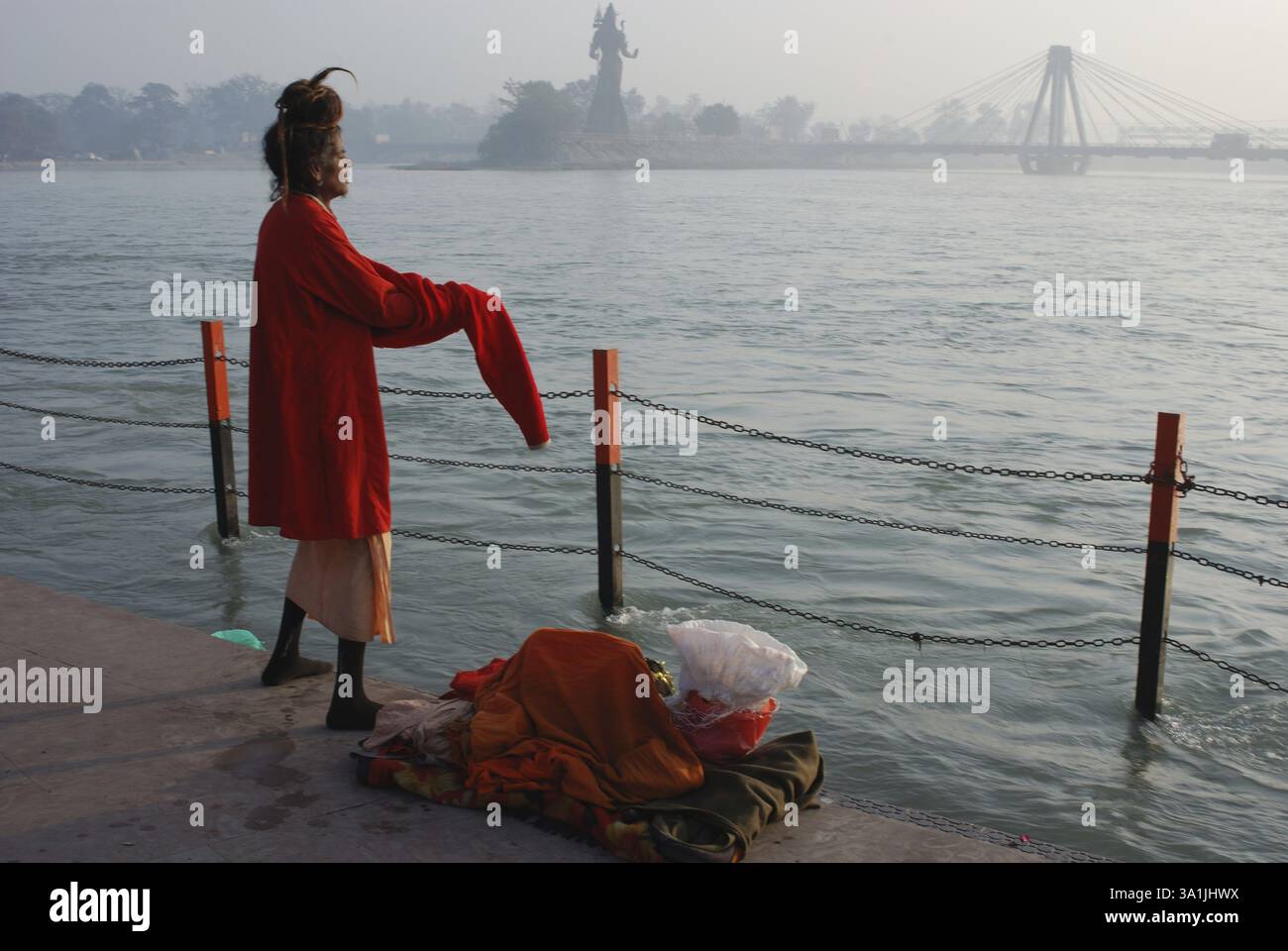 Sadhu à Ganga Water à Haridwar, Uttar Pradesh, Inde, Asie Banque D'Images