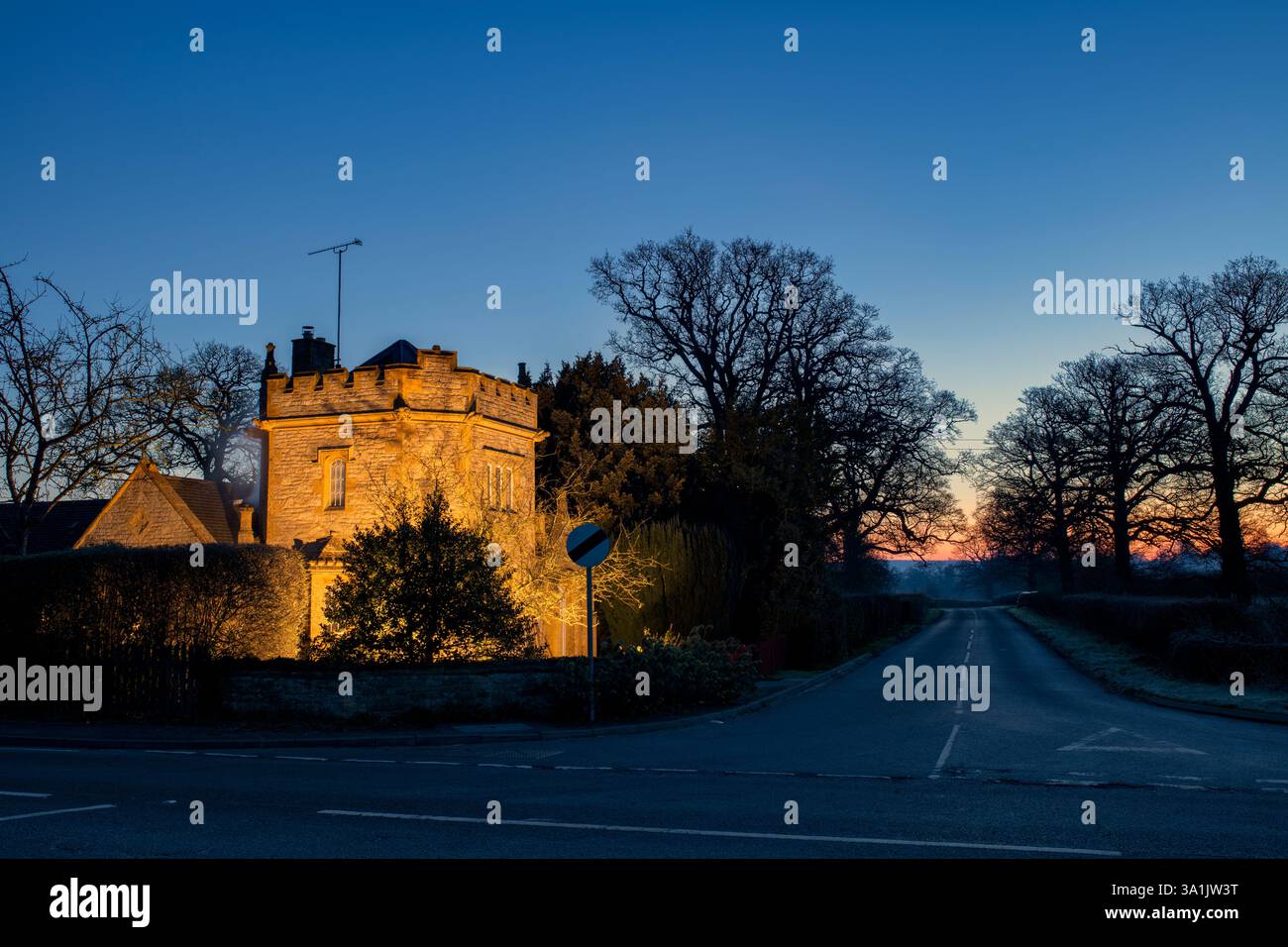 Broadmoor Lodge à l'aube. Little Wolford, Warwickshire, Angleterre Banque D'Images