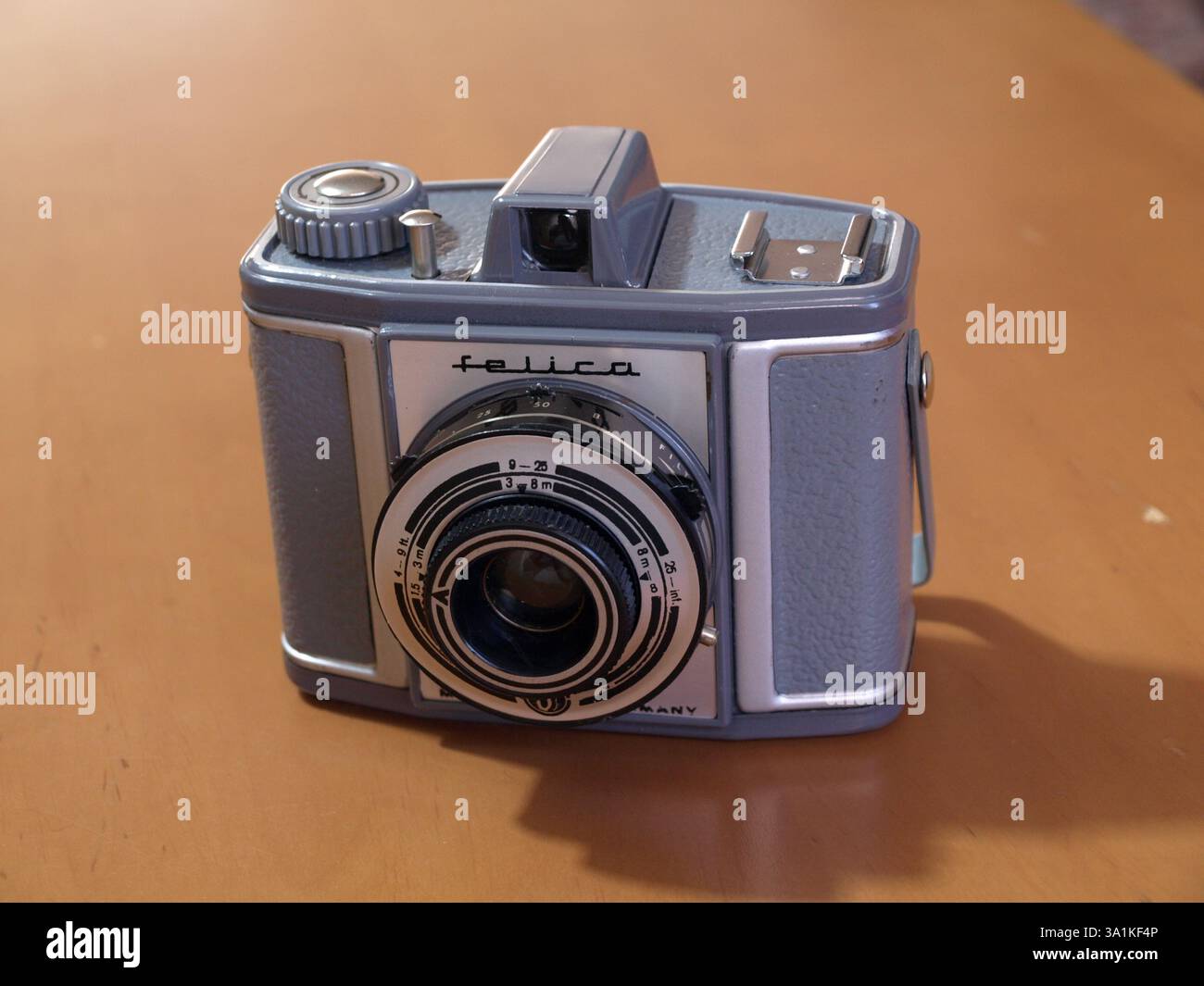 FeliCa, le Vredeborch Felica est un appareil photo simple pour des prises de vue 6x6 sur film 120, réalisé par la firme allemande Vredeborch. Banque D'Images