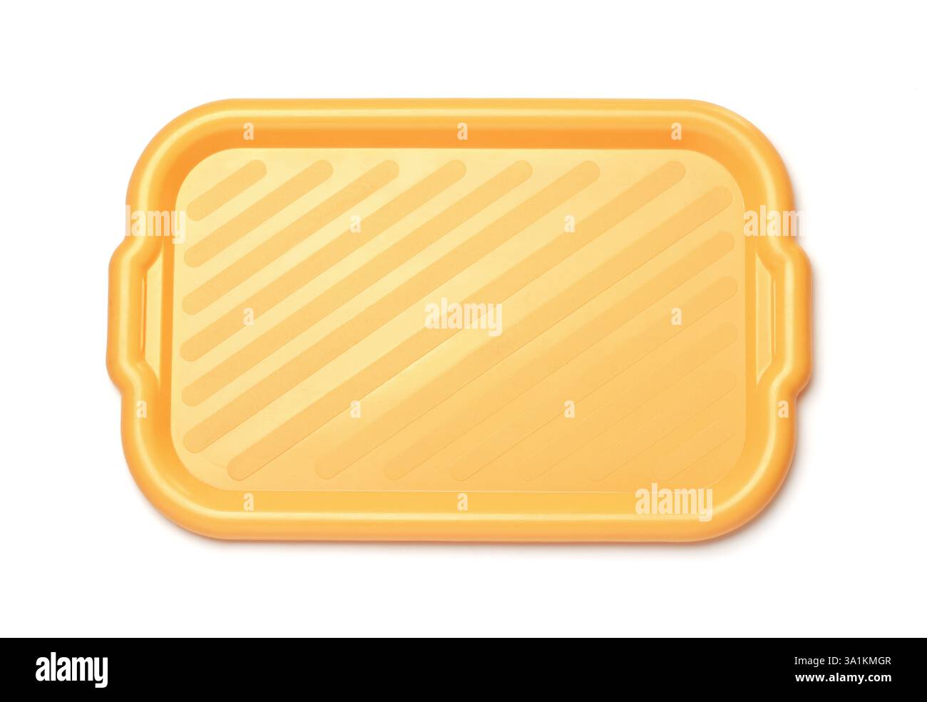 Vue de dessus d'un plateau de service rectangulaire en plastique orange vide avec poignée isolée sur blanc Banque D'Images Vue de dessus d'un plateau de service rectangulaire en plastique orange vide avec poignée isolée sur blanc Banque D'Images