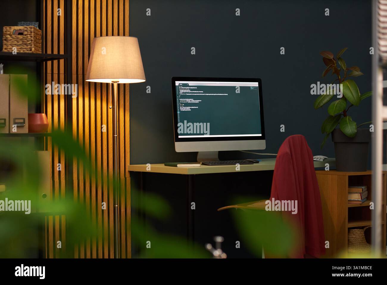Lieu de travail de programmeur avec ordinateur Banque D'Images