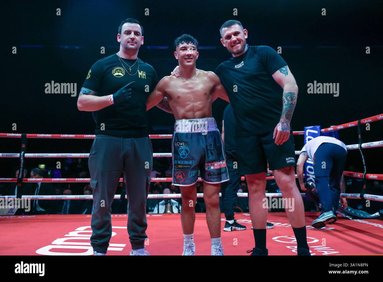 Brighton Centre, Brighton, ville de Brighton et Hove, East Sussex, Royaume-Uni. Tom Welland (Wickford UK) vs Ally B Lubanja (Dar-es-Salaam) a disputé un concours de poids plume de 6 x 3 minutes au Brighton Centre. Sur la sous-carte Harlem Eubank vs Tyrone McKenna. Le concours a été remporté par Tom Welland avec un arrêt à élimination directe au 4e tour. Smith/Alamy 7 mars 2025 Banque D'Images