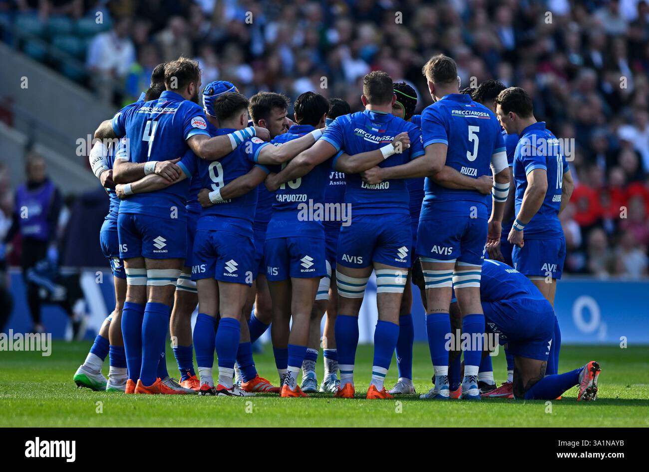 Twickenham, Royaume-Uni. 09 mars 2025. Premier rugby. Harlequins V Leicester Tigers. Allianz Stadium. Twickenham. L'Italyhuddle lors du match de rugby Angleterre V Italie Guinness Mens 6 Nations à l'Allianz Stadium, Londres, Royaume-Uni. Crédit : Sport in Pictures/Alamy Live News Banque D'Images