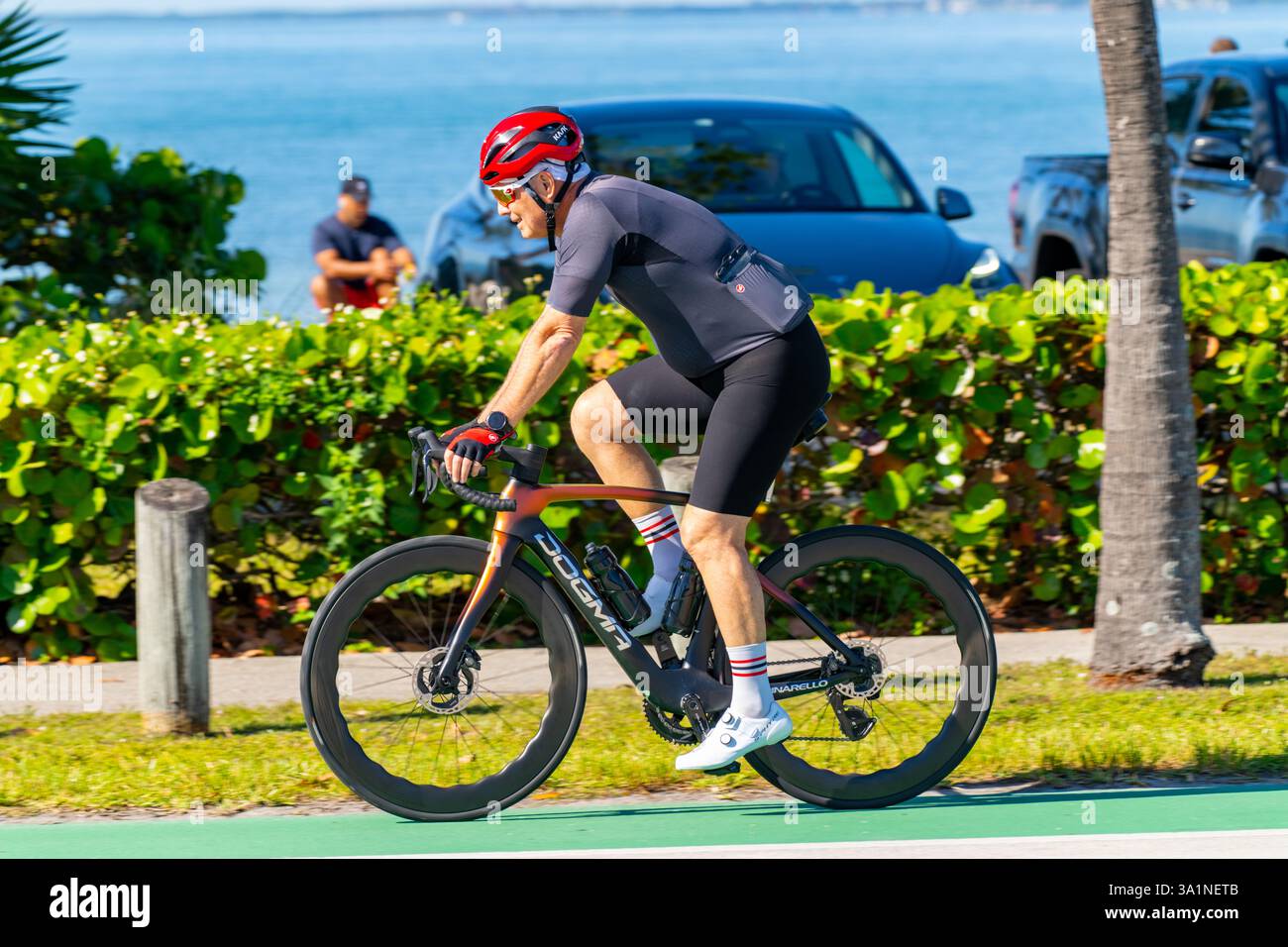 Key Biscayne Miami, FL, États-Unis - 8 mars 2025 : balade à vélo Miami Key Biscayne. Photos de sport Banque D'Images