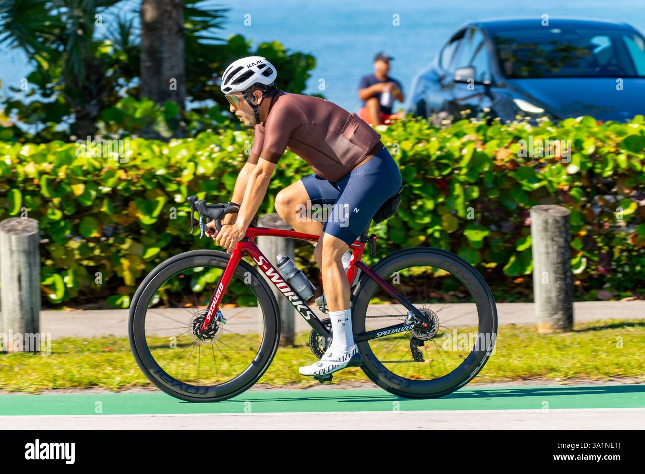 Key Biscayne Miami, FL, États-Unis - 8 mars 2025 : balade à vélo Miami Key Biscayne. Photos de sport Banque D'Images