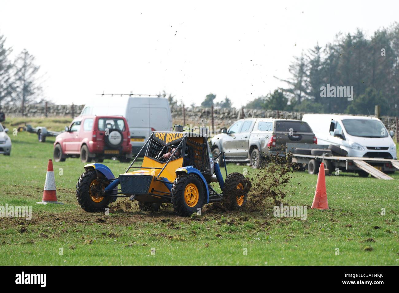 Machars car Club tout-terrain autotest événement de sport automobile un buggy propulsé par un moteur Honda Blackbird court sur une piste en herbe en Écosse - photo mars 2025 Banque D'Images