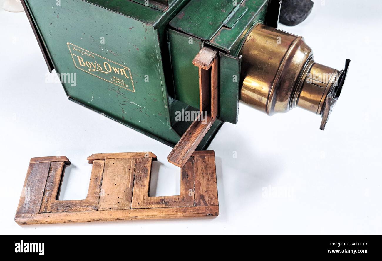 Un projecteur de diapositives en verre de lanterne magique antique Banque D'Images