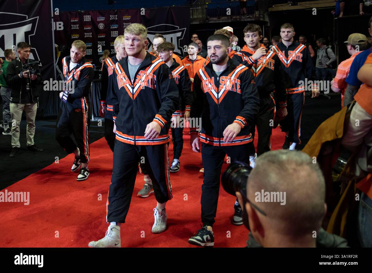 Tulsa, Oklahoma, États-Unis. 10 mars 2025. La lutte de l'État d'Oklahoma est présentée lors de la quatrième session des championnats de la Big 12 Wrestling 2025 au BOK Center à Tulsa, Oklahoma. (Crédit image : © Daniel McGregor-Huyer/ZUMA Press Wire) USAGE ÉDITORIAL SEULEMENT! Non destiné à UN USAGE commercial ! Banque D'Images