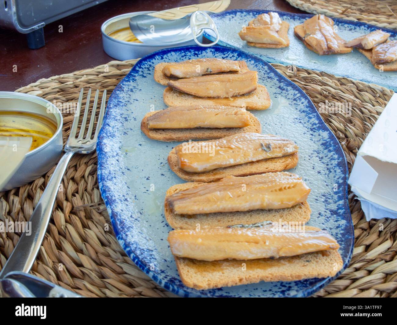 Un merveilleux plat de poisson en conserve gastronomique préparé à manger Banque D'Images
