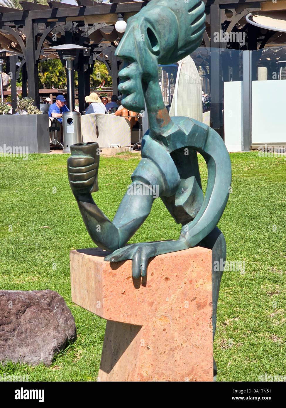 Sculpture en bronze 'Homenaje al bar' de l'artiste espagnol Leopoldo Emperador à Maspalomas, Gran Canaria, Espagne Banque D'Images