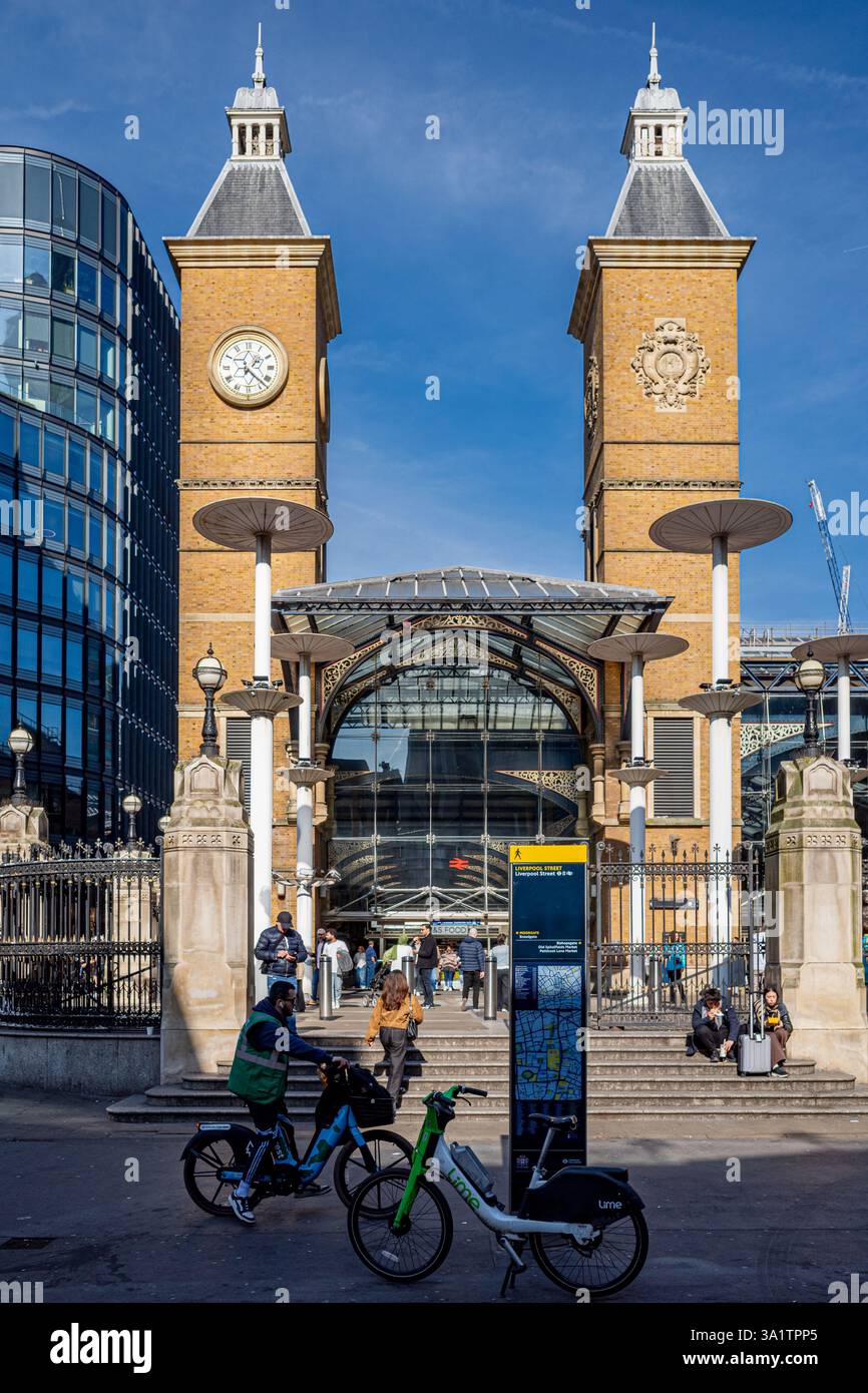 Liverpool Street Station entrée de la gare principale de Londres. Banque D'Images