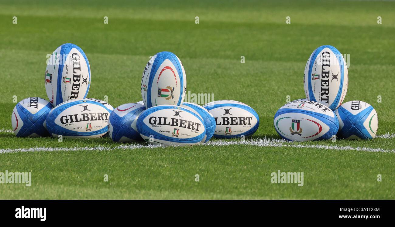 Londres, Royaume-Uni. 09 mars 2025. Ballons de rugby italiens avant le coup d'envoi lors de la quatrième manche du Championnat Guinness des six Nations hommes entre l'Angleterre et l'Italie au stade Allianz, Twickenham, Londres le 9 mars 2025 crédit : action Foto Sport/Alamy Live News Banque D'Images