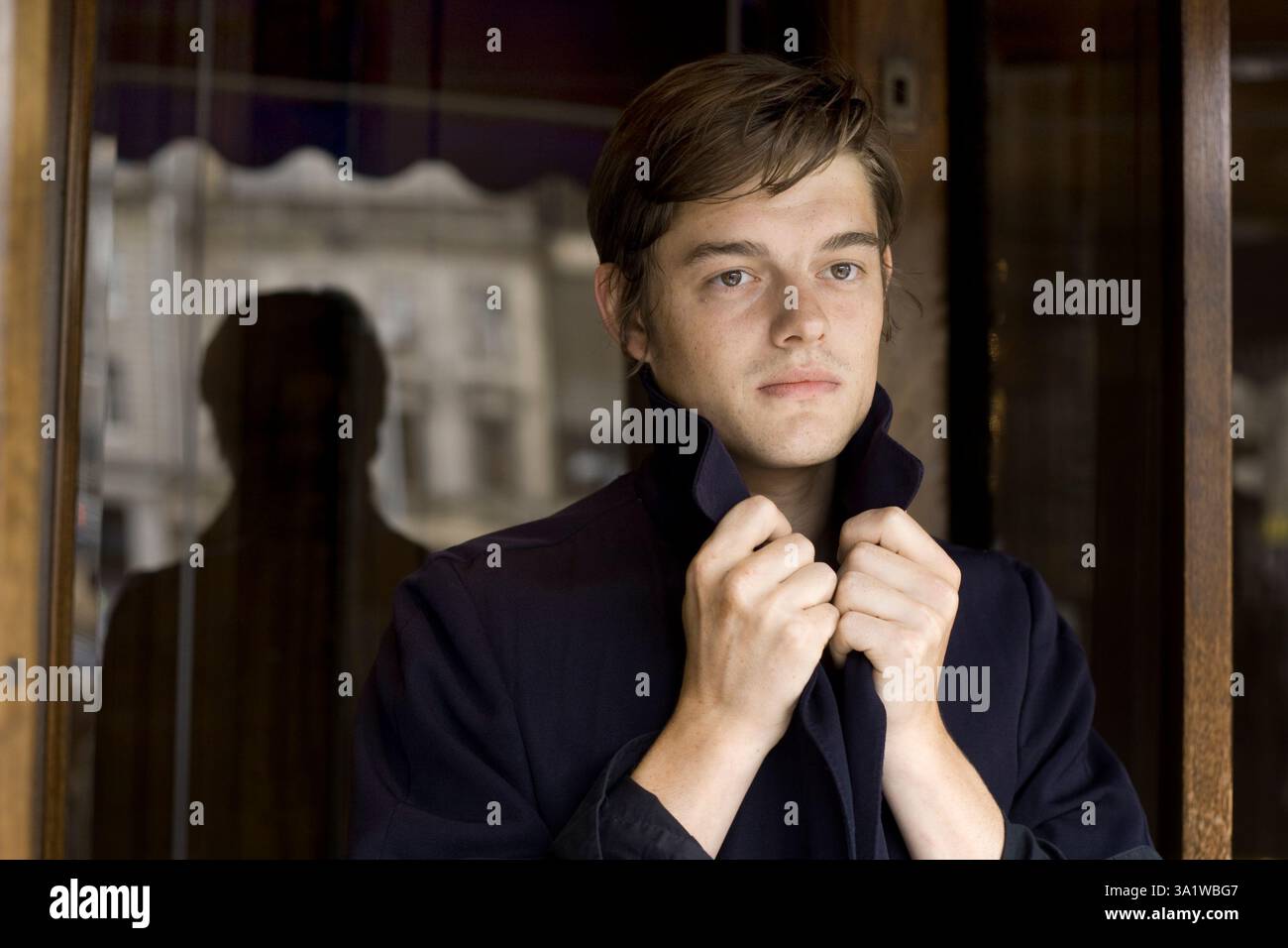 L'acteur britannique Sam Riley photographié après avoir reçu le prix de la meilleure performance dans un long métrage britannique au Festival international du film d'Édimbourg pour son rôle de chanteur Ian Curtis dans le film Control. Le 61e Festival s'est déroulé du 15 au 26 août et a présenté des films du monde entier. Banque D'Images