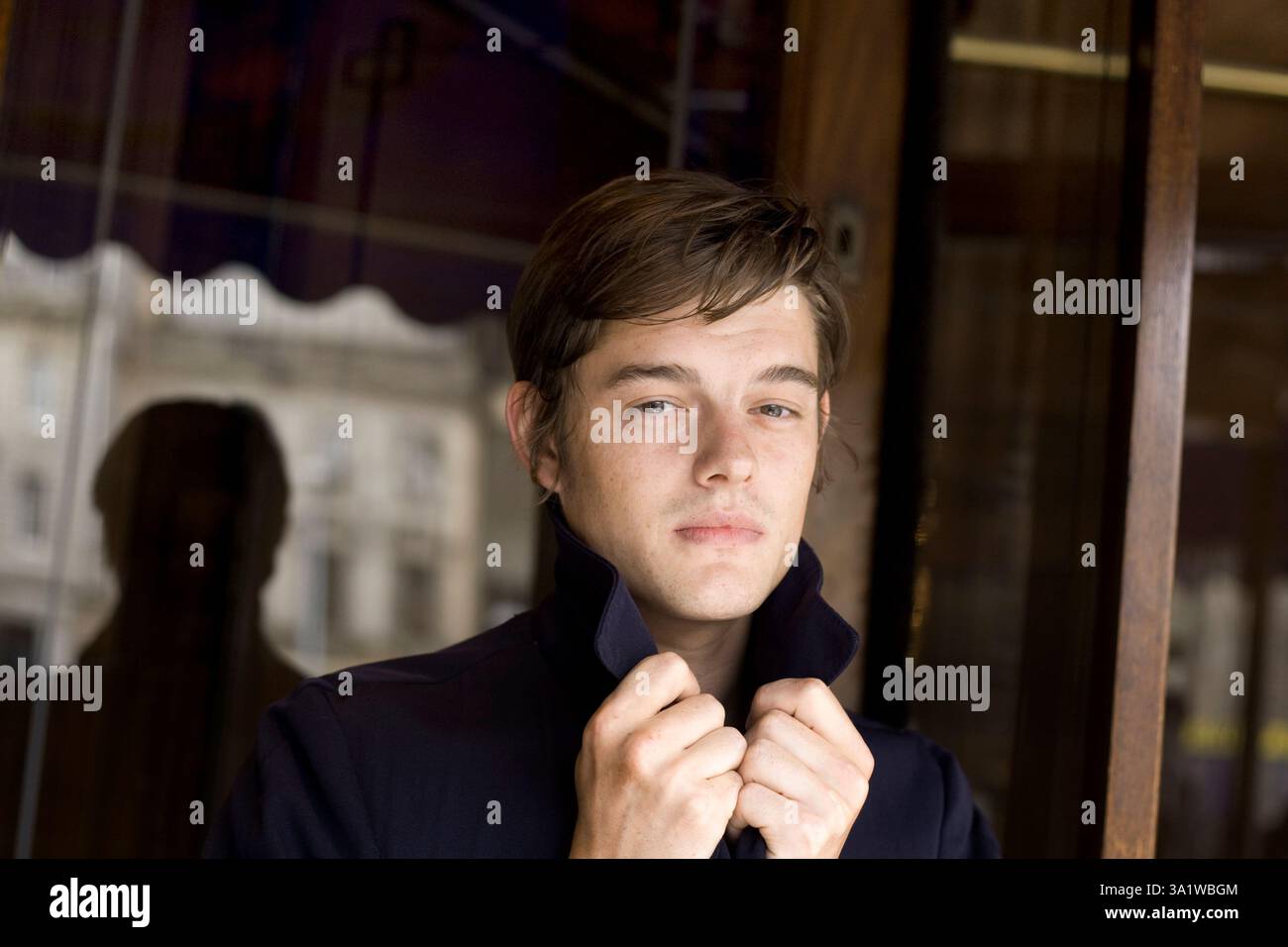 L'acteur britannique Sam Riley photographié après avoir reçu le prix de la meilleure performance dans un long métrage britannique au Festival international du film d'Édimbourg pour son rôle de chanteur Ian Curtis dans le film Control. Le 61e Festival s'est déroulé du 15 au 26 août et a présenté des films du monde entier. Banque D'Images