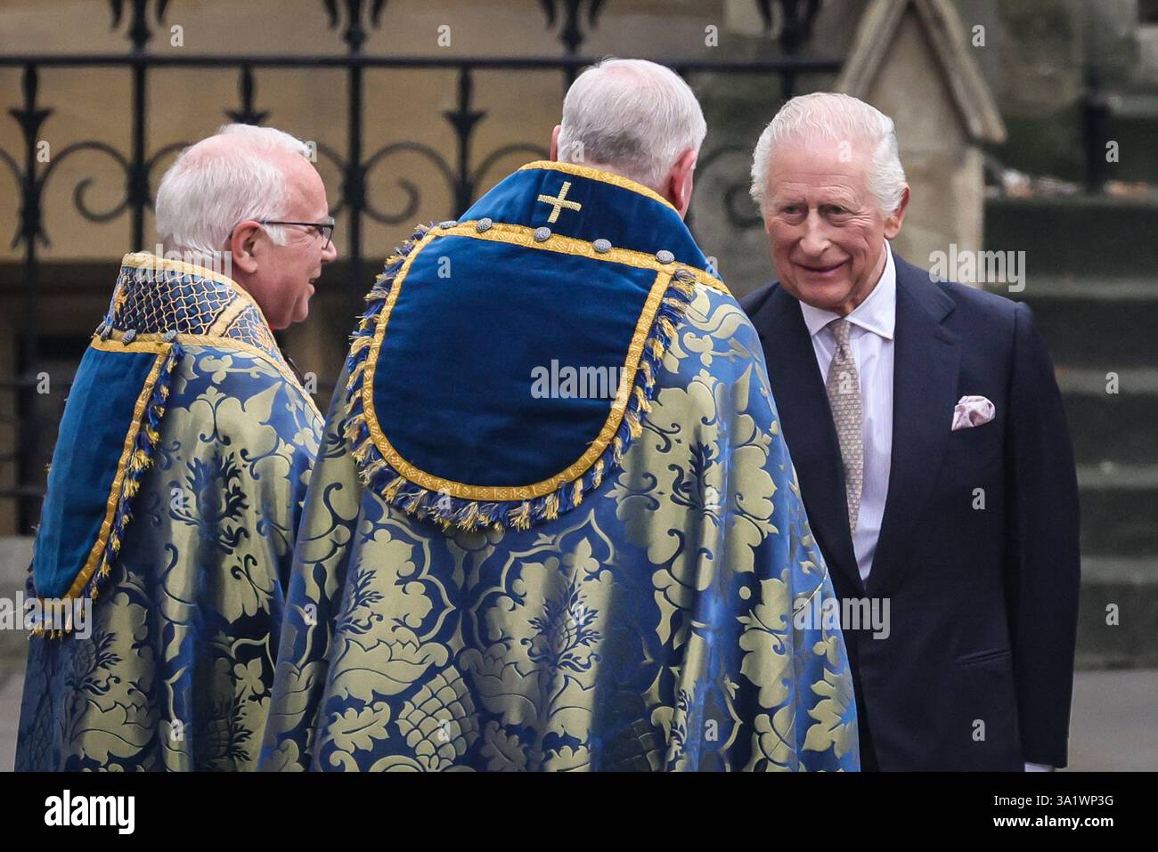 Londres, Royaume-Uni. 10 mars 2025. Le roi Charles III et la reine Camilla arrivent. Le Commonwealth Service est une célébration du Commonwealth et de ses Nations, qui a lieu à l'abbaye de Westminster. Crédit : Imageplotter/Alamy Live News Banque D'Images