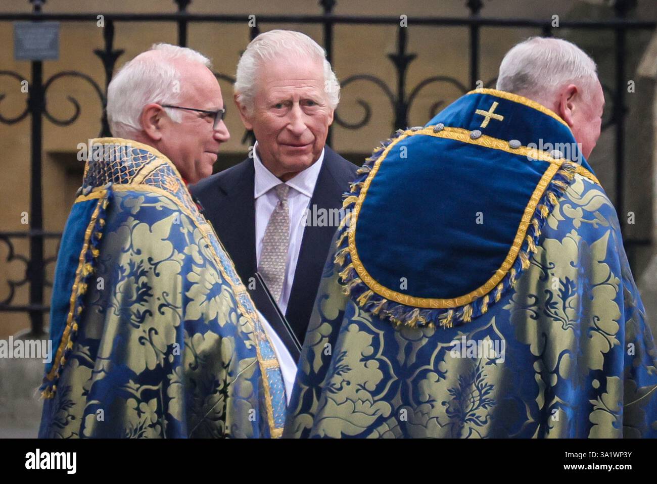 Londres, Royaume-Uni. 10 mars 2025. Le roi Charles III et la reine Camilla arrivent. Le Commonwealth Service est une célébration du Commonwealth et de ses Nations, qui a lieu à l'abbaye de Westminster. Crédit : Imageplotter/Alamy Live News Banque D'Images