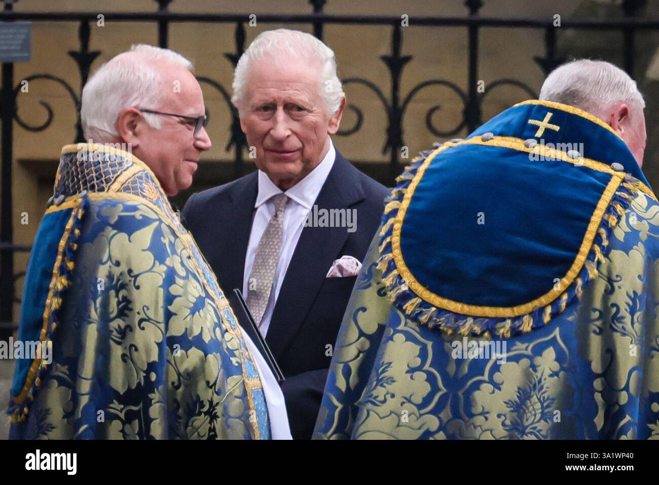 Londres, Royaume-Uni. 10 mars 2025. Le roi Charles III et la reine Camilla arrivent. Le Commonwealth Service est une célébration du Commonwealth et de ses Nations, qui a lieu à l'abbaye de Westminster. Crédit : Imageplotter/Alamy Live News Banque D'Images