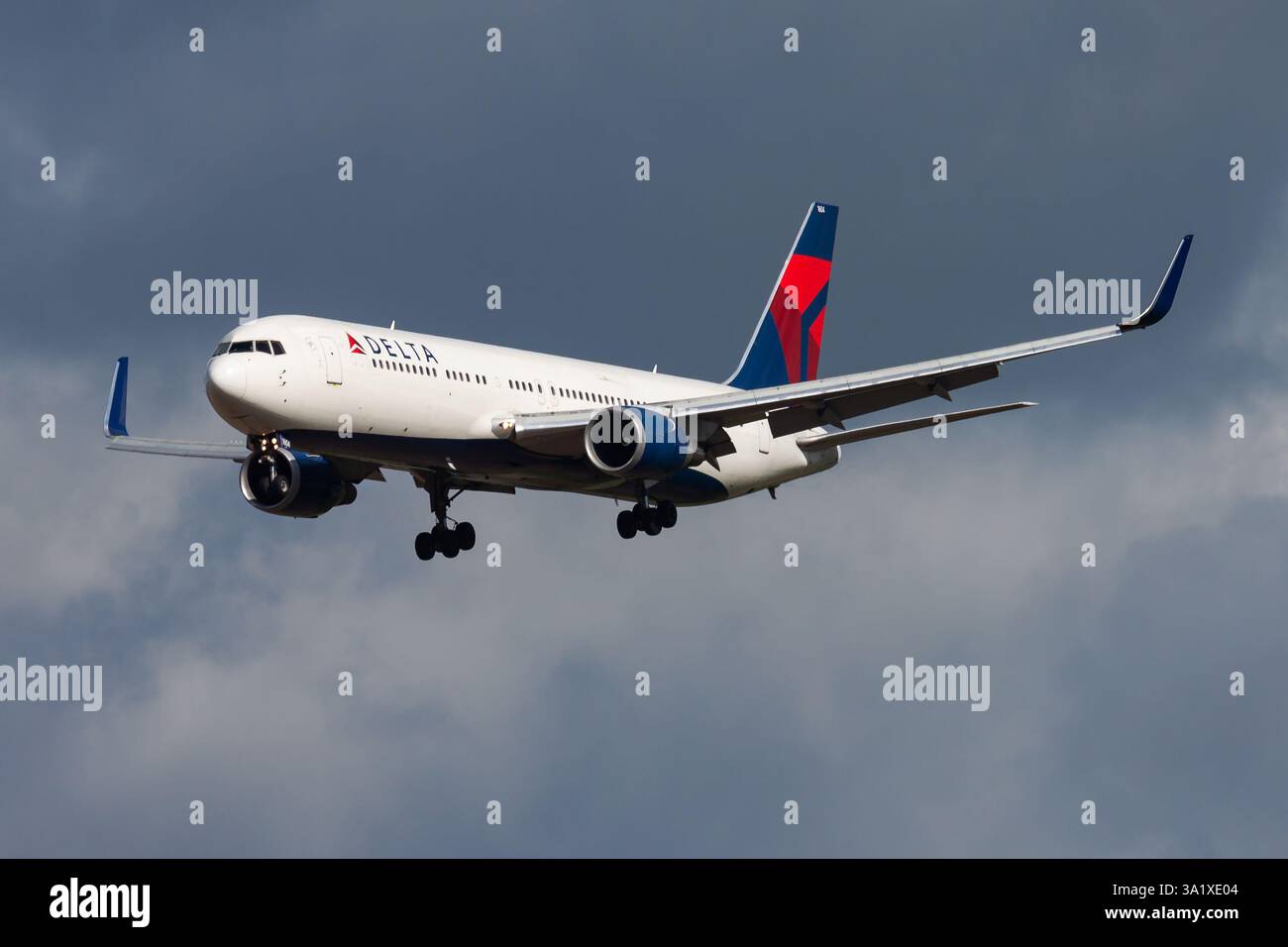 Amsterdam, pays-Bas - 14 août 2014 : vol passagers Delta Airlines à l'aéroport.Planifier un vol.Aviation et aéronefs.Transport aérien.GLO Banque D'Images