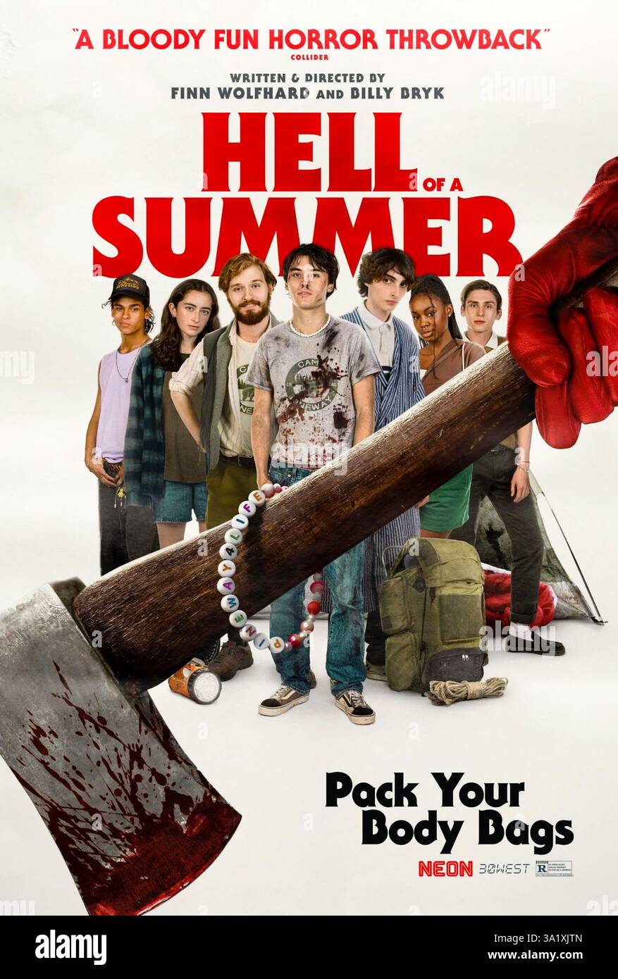 Hell of a Summer (2023) réalisé par Billy Bryk et Finn Wolfhard avec Fred Hechinger, Finn Wolfhard, Pardis Saremi. Les conseillers d'un camp d'été sont terrorisés par un tueur masqué. Affiche avancée AMÉRICAINE UNIQUEMENT POUR USAGE ÉDITORIAL. Crédit : BFA / Neon Banque D'Images