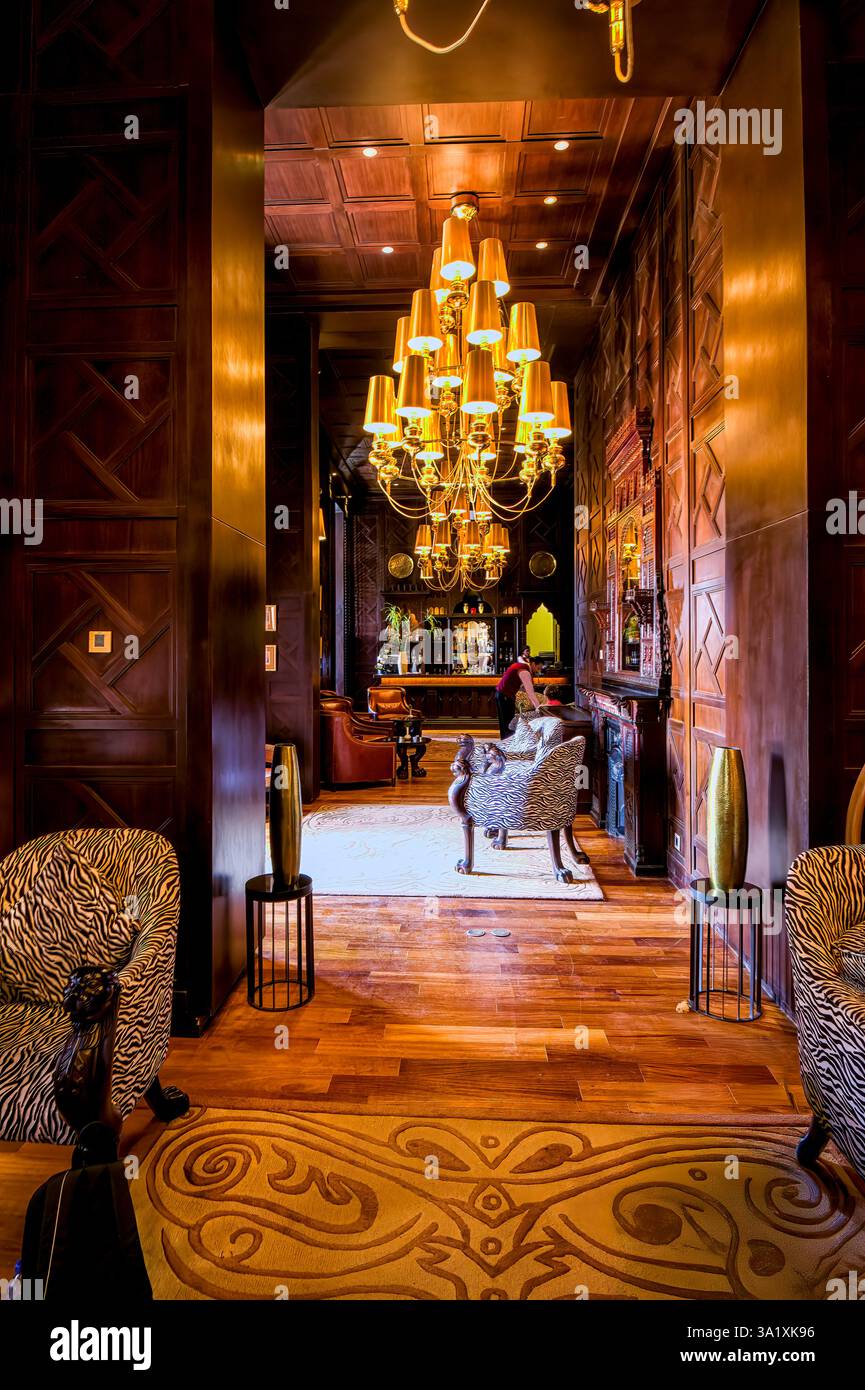 Le bar du Sofitel Legend Old Cataract Aswan est décoré en acajou Banque D'Images