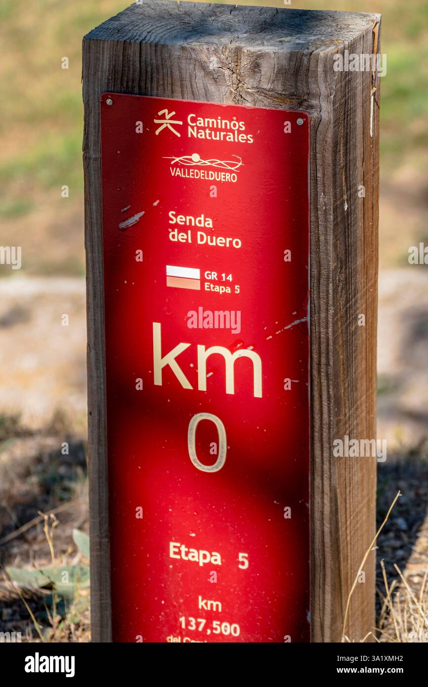 Senda del Duero, GR14, parque de la Arboleda, Almazán, Soria, communauté autonome de Castille-et-León, Espagne, Europe. Banque D'Images