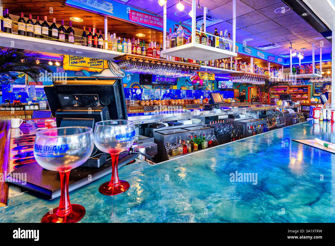 Le bar bien approvisionné à Even Keel Fish Shack à Lauderdale-by-the-Sea, Floride du Sud Banque D'Images