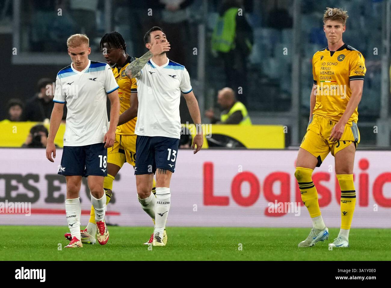 Rome, Italie. 10 mars 2025. Alessio Romagnoli du SS Lazio (c) célèbre après avoir marqué le but de 1-1 lors du match de Serie A entre le SS Lazio et l'Udinese Calcio au stade Olimpico à Rome (Italie), le 10 mars 2025. Crédit : Insidefoto/Alamy Live News Banque D'Images