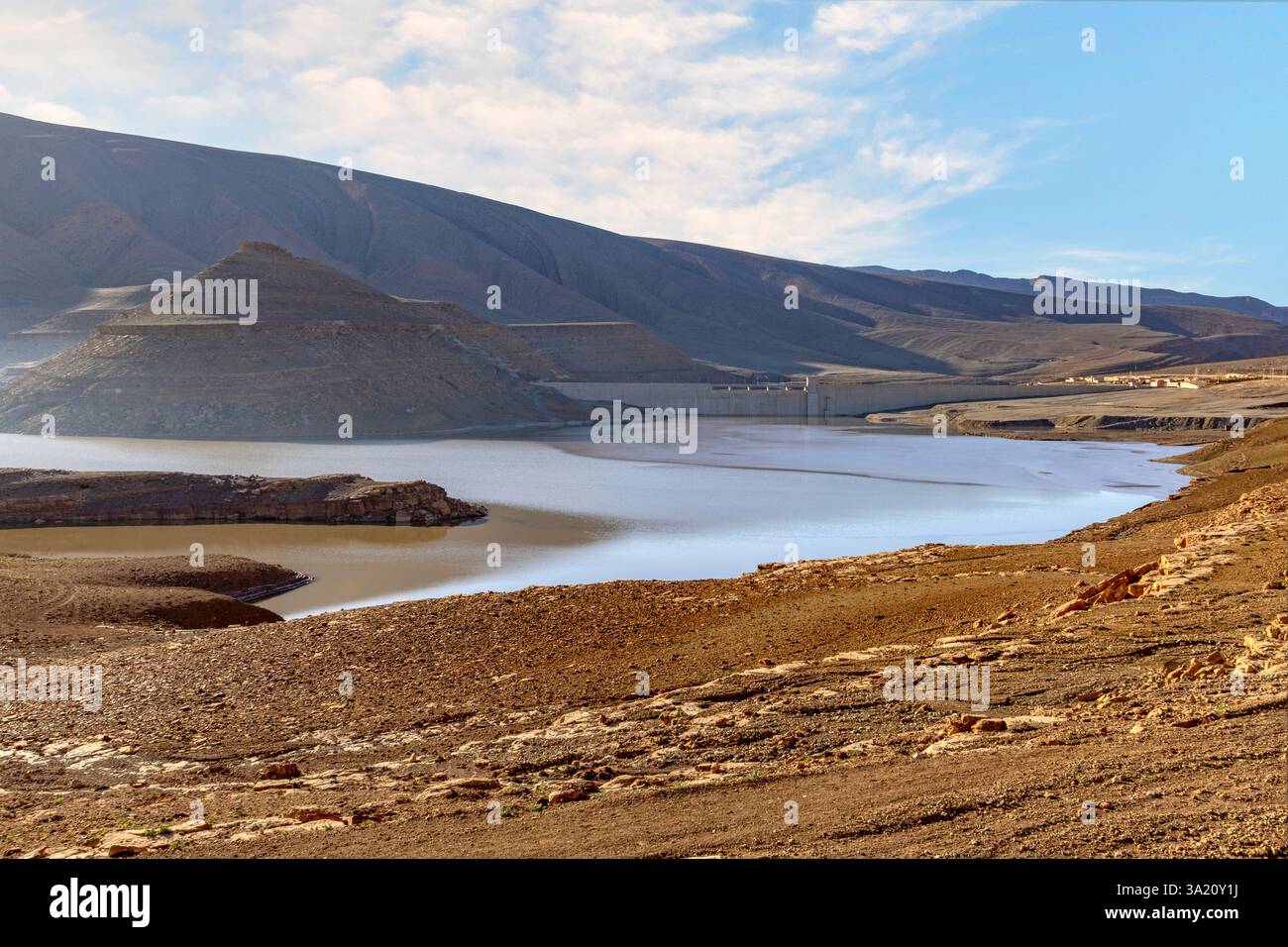 Le barrage de Toudgha à Tinghir, au Maroc, protège les gorges de Toudgha des inondations, assure l'irrigation et fournit de l'eau potable et industrielle. Banque D'Images
