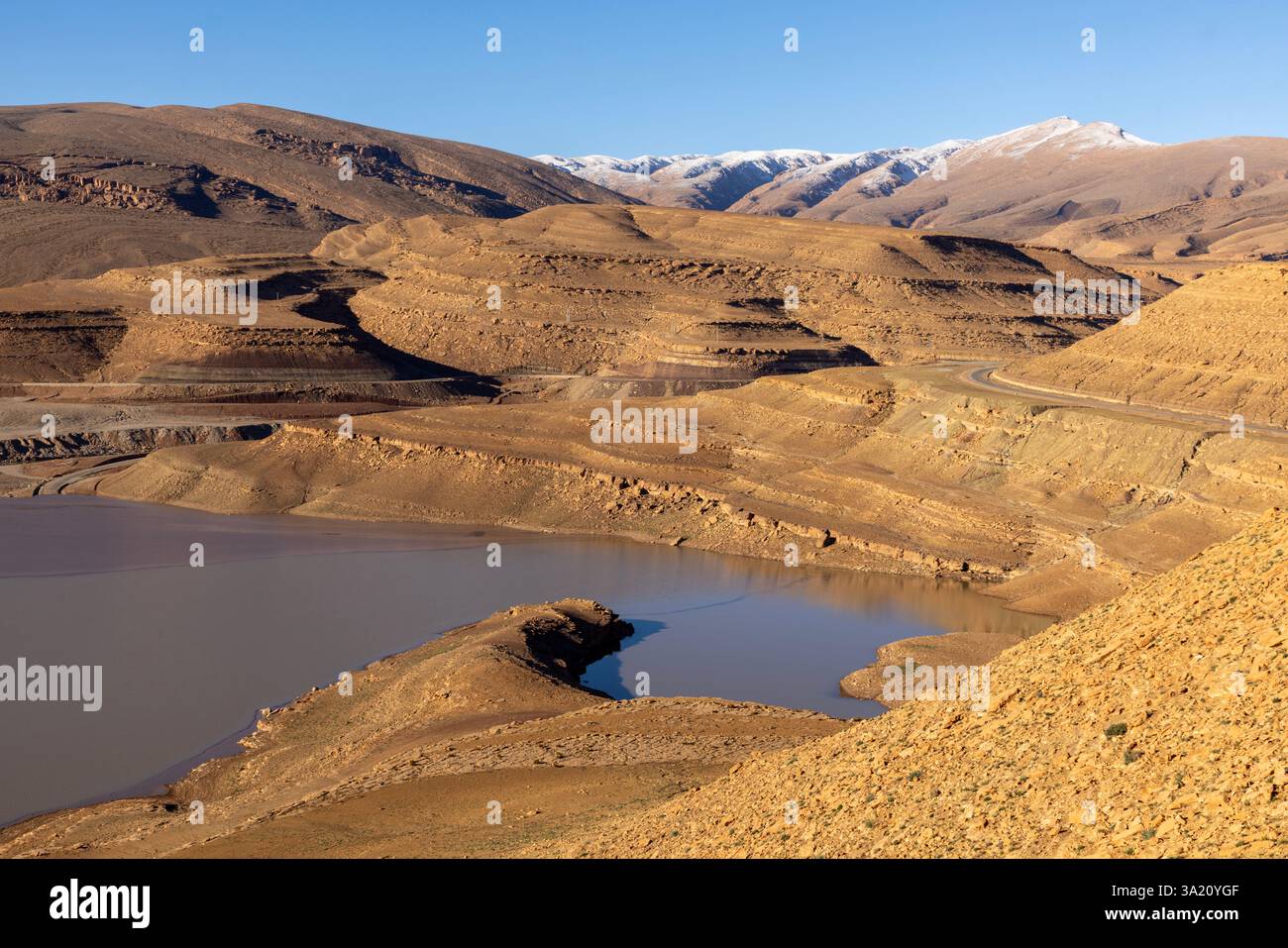 Le barrage de Toudgha à Tinghir, au Maroc, protège les gorges de Toudgha des inondations, assure l'irrigation et fournit de l'eau potable et industrielle. Banque D'Images