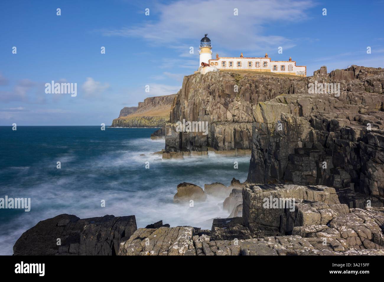 Phare de Neist point sur l'île de Skye, en Écosse. Hiver (février) 2025. Banque D'Images