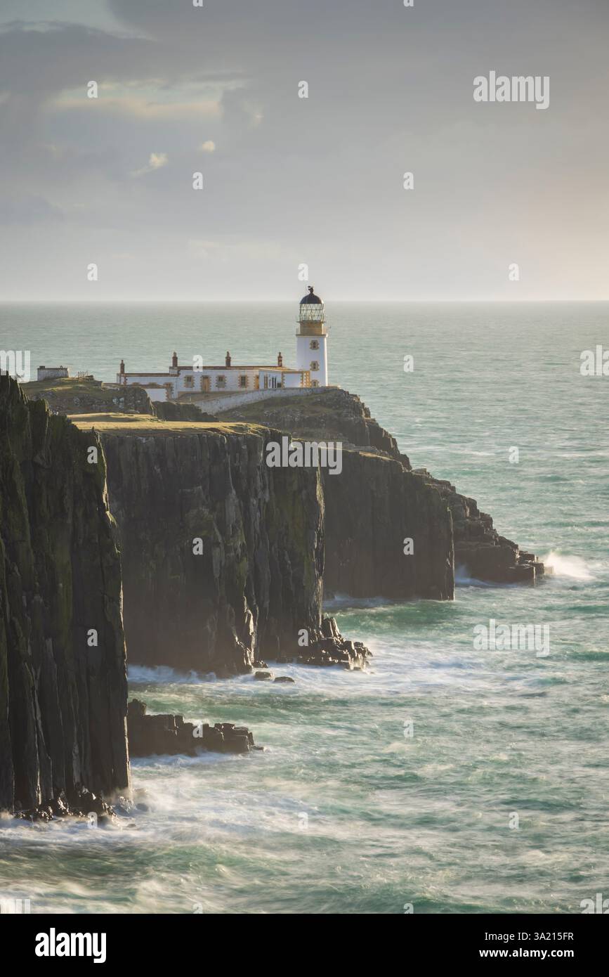 Phare de Neist point sur l'île de Skye, en Écosse. Hiver (février) 2025. Banque D'Images